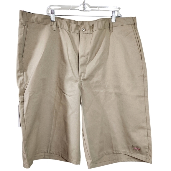 NWT Dickies Khaki Mens Shorts Wrinkle Resistant Multi Use Pockets, sz 44 - Picture 1 of 10